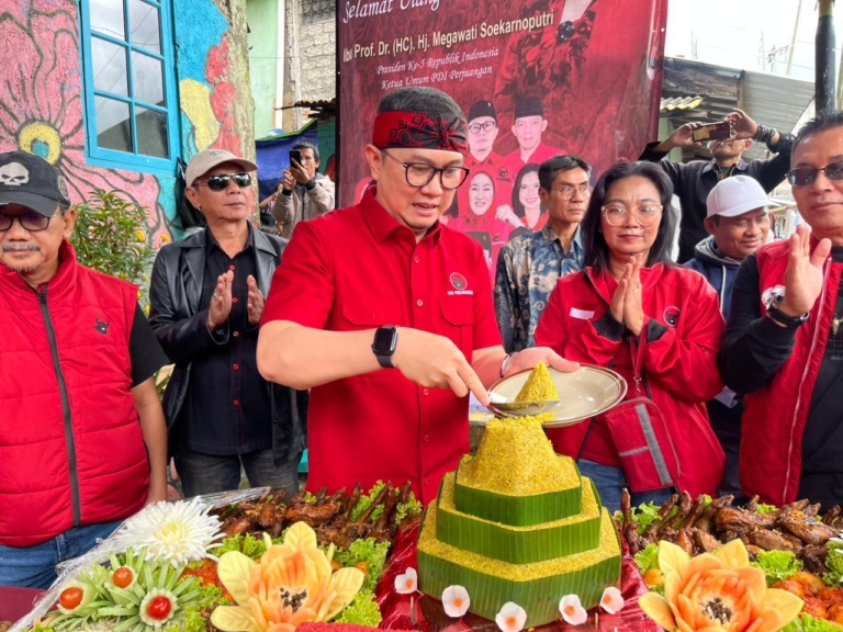 Kegiatan memperingati HUT Ketua Umum PDI Perjuangan Ibu Megawati Soekarnoputri & Aksi Merawat Bumi