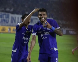 Drama Di menit Akhir di Stadion GBLA Persib Bandung Gusur Borneo FC dari Puncak Klasemen