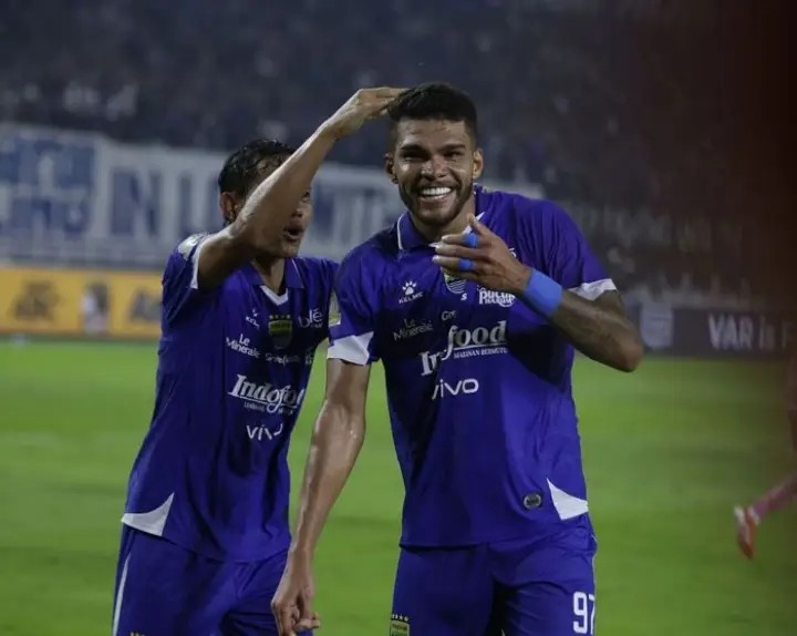 Drama Di menit Akhir di Stadion GBLA Persib Bandung Gusur Borneo FC dari Puncak Klasemen